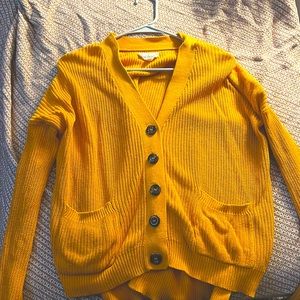 Gold Cloudchaser sweater. Great for spring/fall weather! 🌸